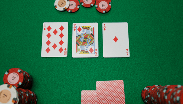 Kinh nghiệm chơi poker giúp người chơi dễ dàng hạ đối thủ