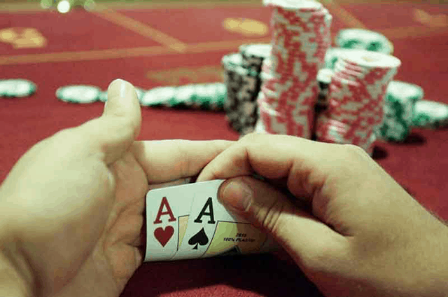 Tro gian lan trong Poker truc tuyen hien nay la gi?