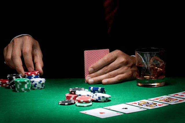 Các kỹ năng để bạn dự đoán khoảng bài của đối thủ Poker