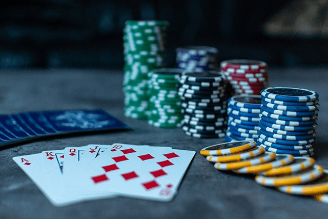 Cách thắng lớn trong ván Poker dù không có nhiều vốn