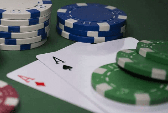 Các câu hỏi cần chú ý khi chơi poker trực tuyến