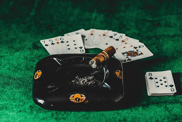 Kinh nghiệm chơi Poker giúp bạn giành rất nhiều chiến thắng không nên bỏ qua