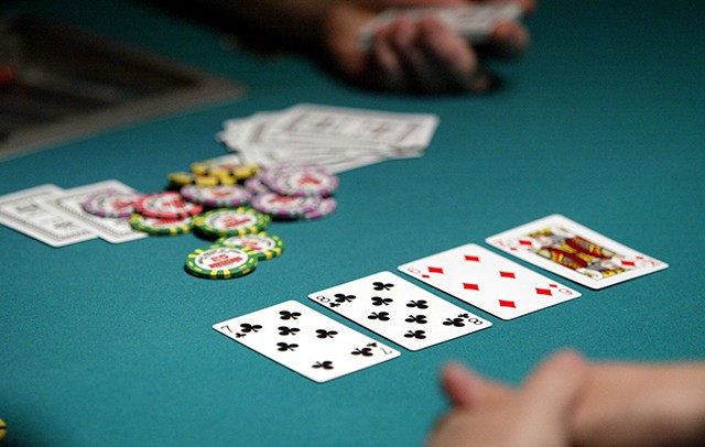 Trả lời câu hỏi về lựa chọn hand khi chơi Poker có quan trọng không?